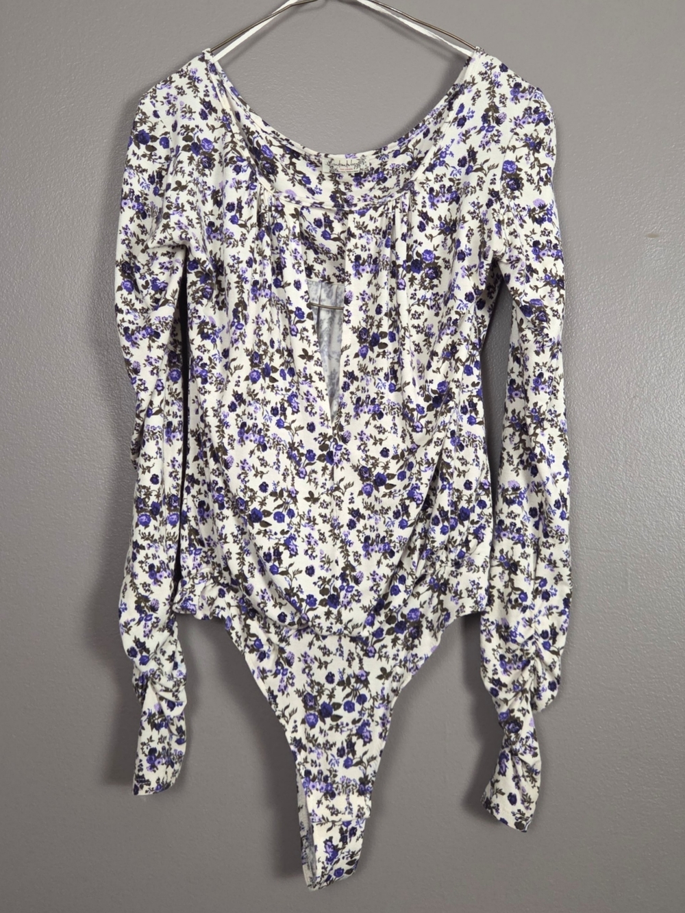 Free People Blue White Vintage Floral Print Bodysuit Top Plunging Thumbholes XS